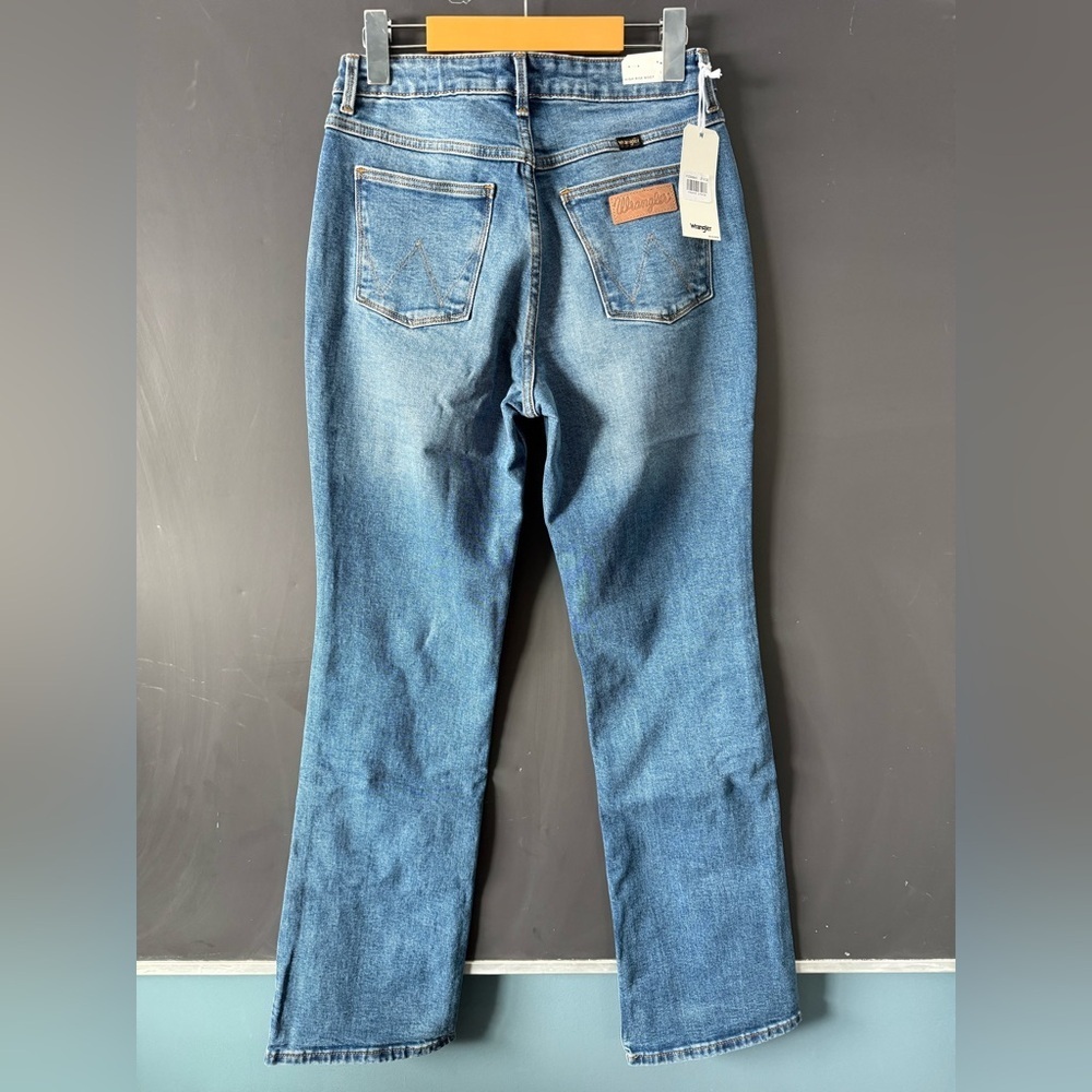 NEW* Wrangler Women's Classic Blue Boot Cut Jeans
